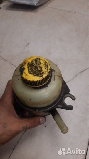 Бачок гидроусилителя Mazda 323