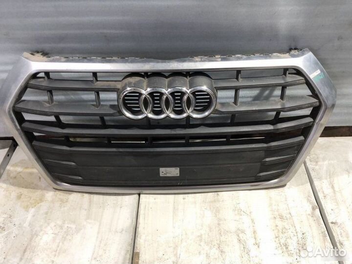 Решетка радиатора Audi Q5