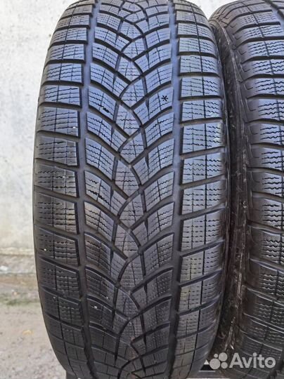 Goodyear UltraGrip Performance 235/55 R19 105V