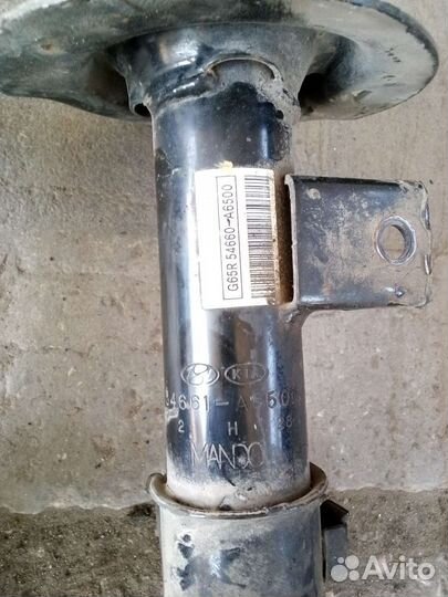 Передние амортизаторы Kia Ceed 2012;