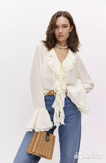 Блузка наряжная с воланами