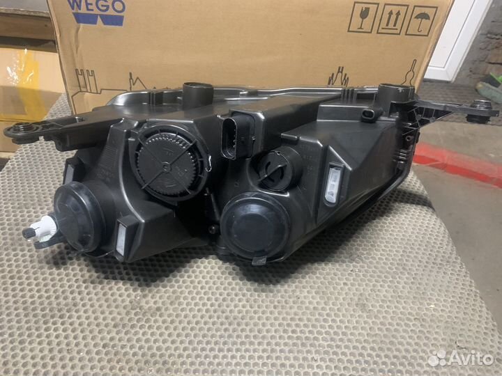 Фара правая Skoda Rapid 2013 2014 2015 2016