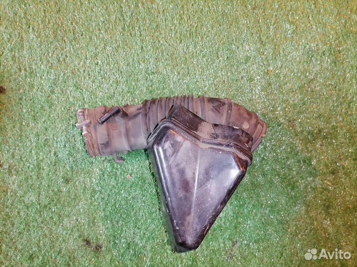 Патрубок воздушного фильтра MR993560 Mitsubishi Gr