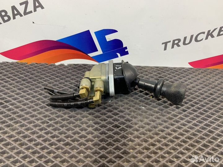 Кран ручного тормоза Daf XF105