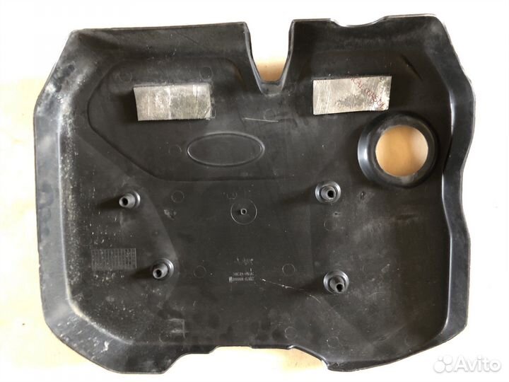 Декоративная крышка на двигатель