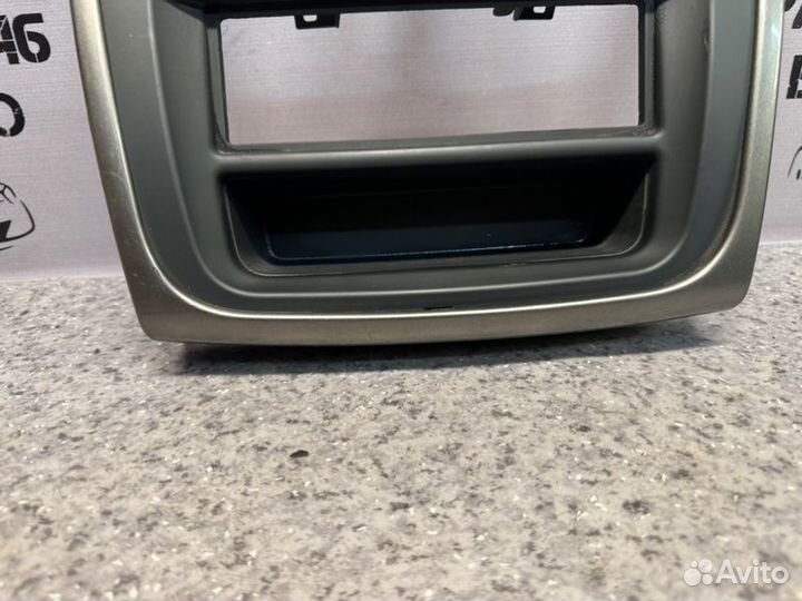 Рамка магнитолы Renault Logan 2