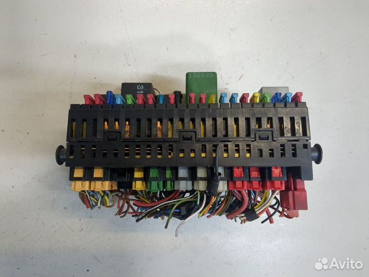 Блок предохранителей Volkswagen Transporter 4, 1995