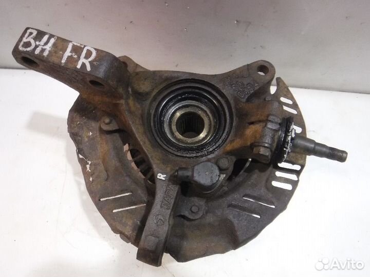 Кулак передний правый Subaru Legacy B11