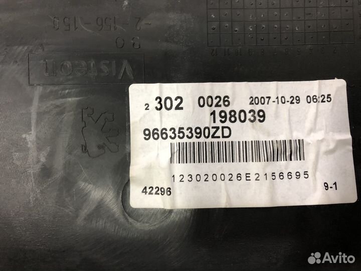 Обшивка двери передняя левая Peugeot 407 / Пежо