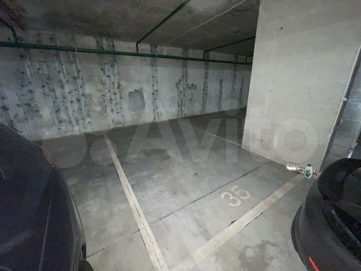 Машиноместо, > 30 м²