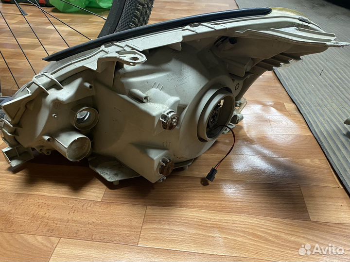 Передняя оптика на Toyota Premio