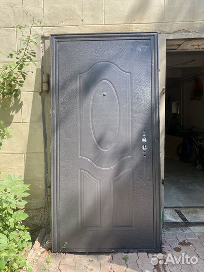 Дверь входная металлическая от застройщика