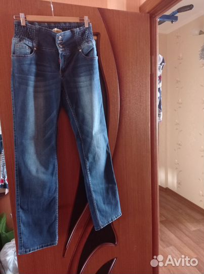 Джинсы женские