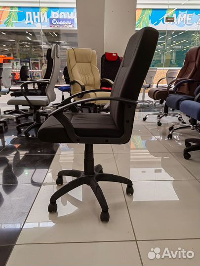 Офисное кресло