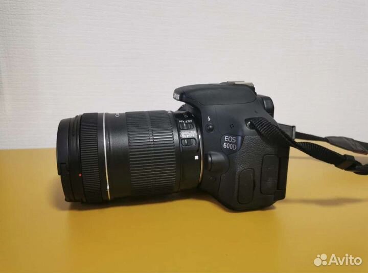Зеркальный фотоаппарат Canon 600D с объективом