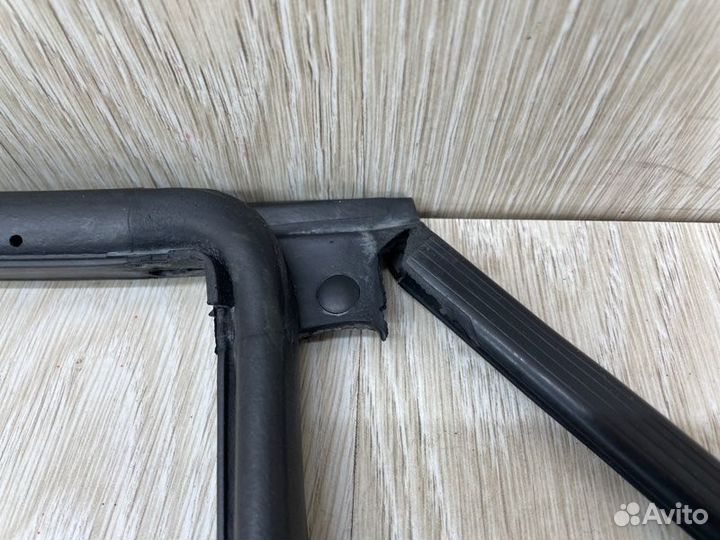 Уплотнитель двери задний левый Hyundai Ix35