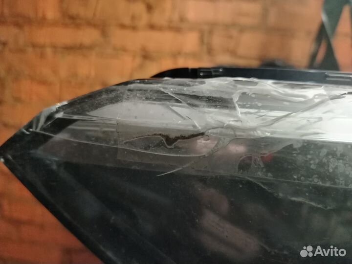 Левая фара от volkswagen polo лифтбек