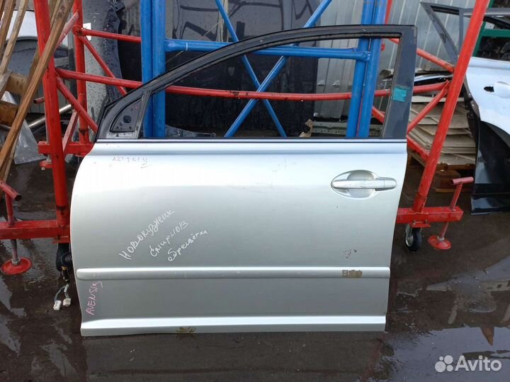 Дверь передняя левая Toyota avensis T 250