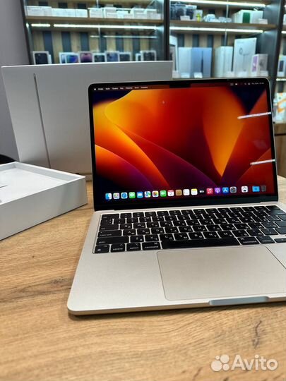 MacBook Air M2 8/256gb Starlight