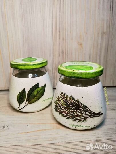 Небольшие баночки для сыпучих продуктов, специй