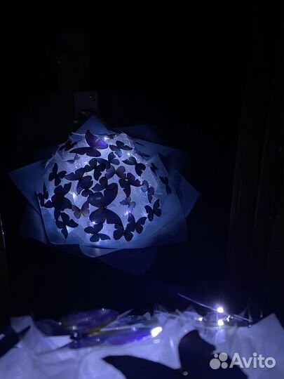 Светящийся букет из бабочек