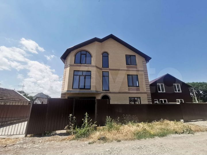 Таунхаус 184 м² на участке 1,3 сот.