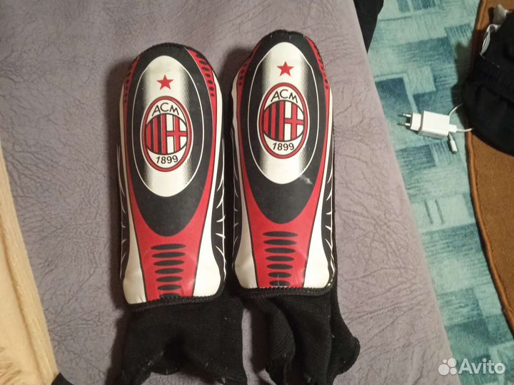 Футбольные наколенники