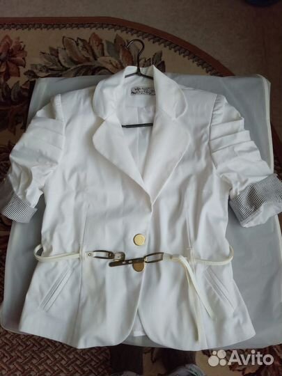 Белый пиджак женский 42-44