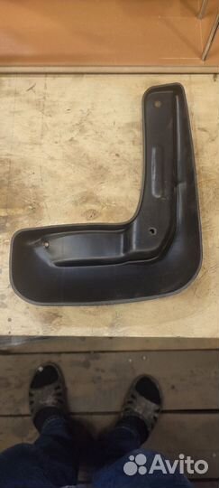 Брызговик передний левый Skoda rapid 2018-2020