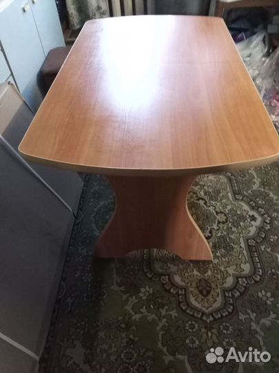 Кухонный стол и стулья