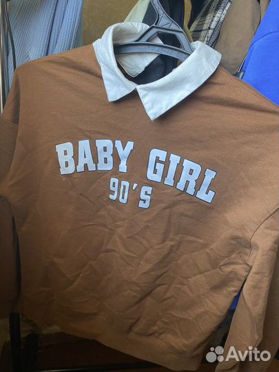 Свитшот с воротником и принтом