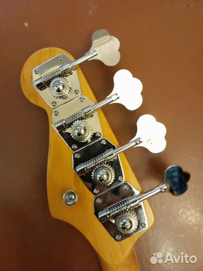 Бас гитара Fender jazz bass