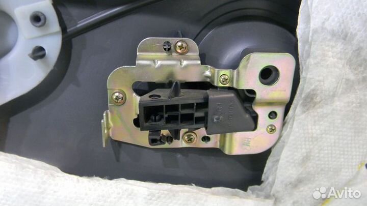 Обшивка (дверная карта) двери передней правой