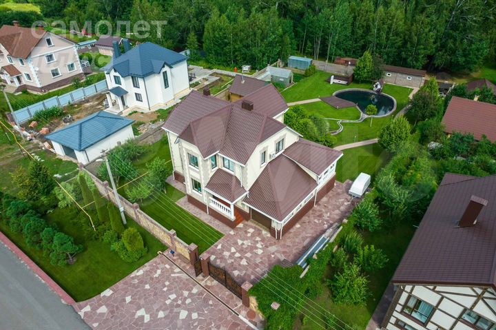 Дом 280 м² на участке 15,8 сот.