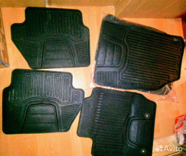 Резиновые новые коврики ford