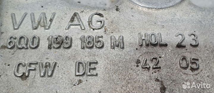 Кронштейн опоры двигателя правый Skoda Fabia 1