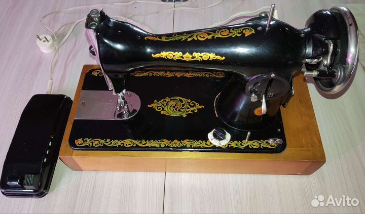 Швейная машина 