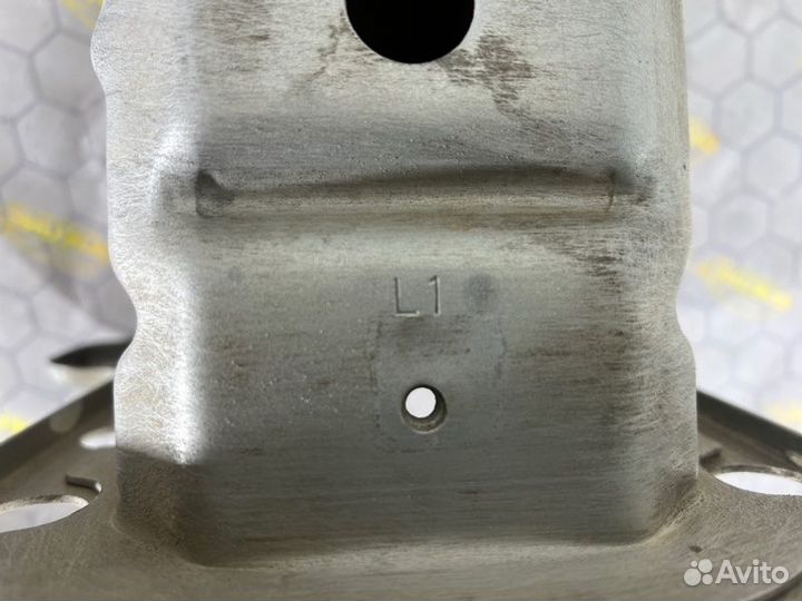 Кронштейн усилителя бампера передний левый Opel