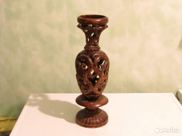 Ваза деревянная, резная