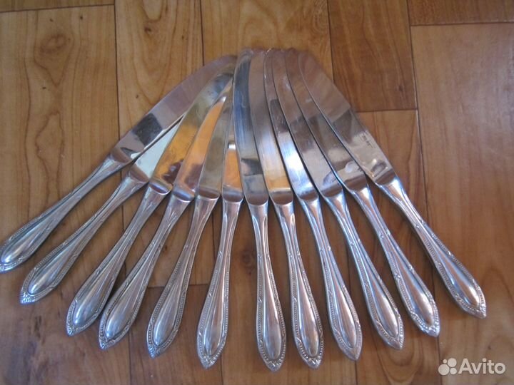 Цептер, поднос и столовые ножи