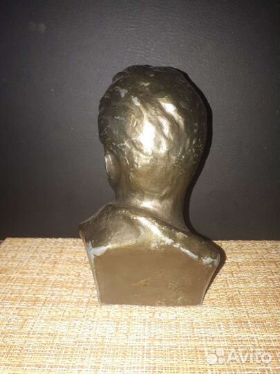 Бюст Сергея Есенина и бюст В.И.Ленина