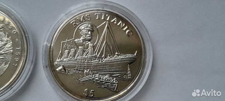 Монеты в капсулах