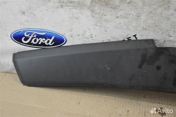 Молдинг крыла задний правый Dodge Caliber 1