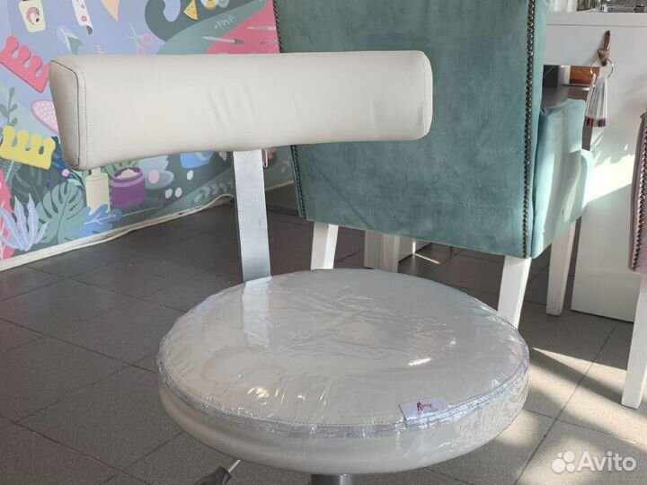 Чехол из эко-кожи в салон красоты