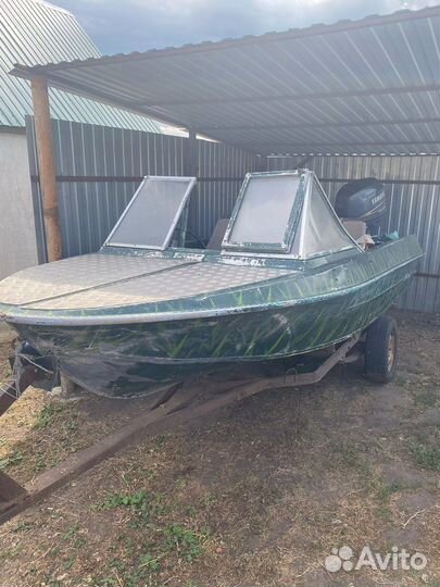 Лодка моторная