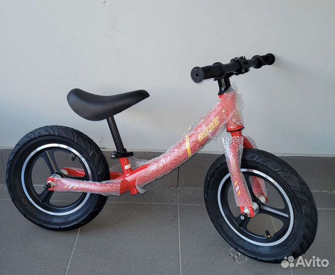 Беговел с надувными колесами