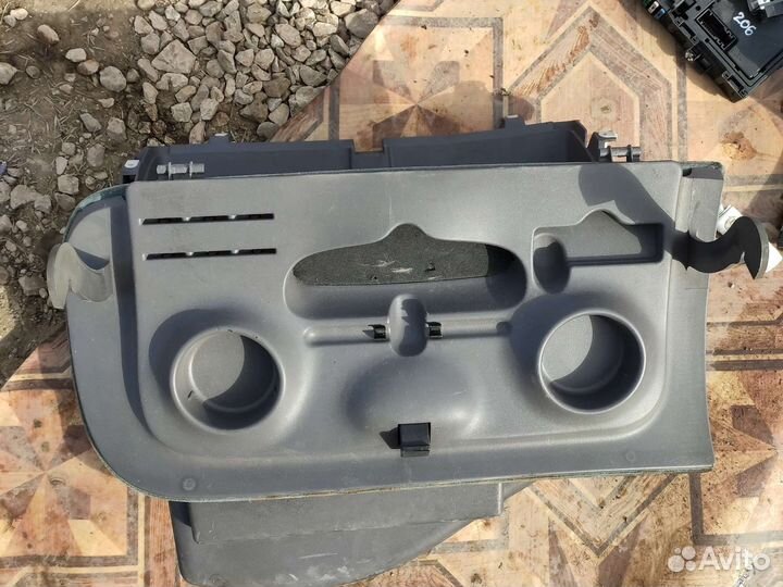 Бардачок Пежо 206 хэтчбек