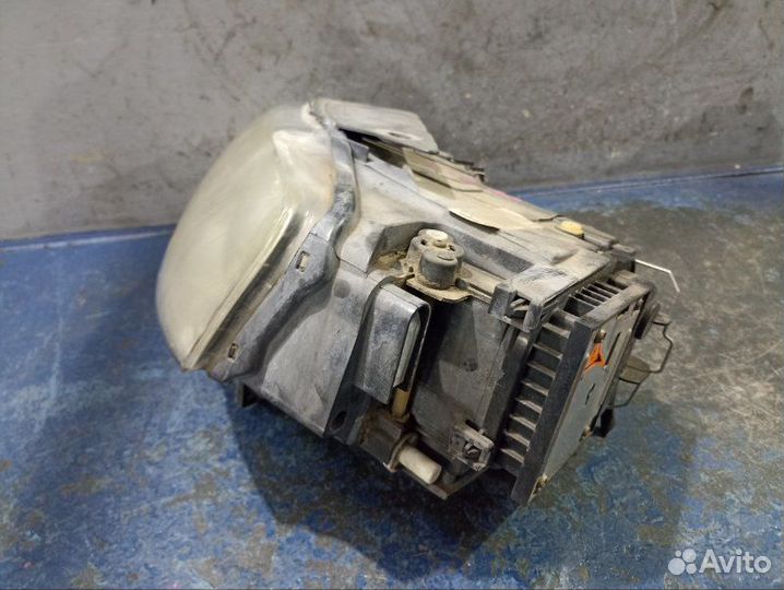 Фара ксенон левая Volkswagen Passat B6