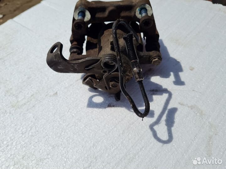 Суппорт задний правый peugeot 3008