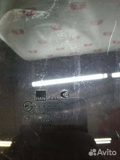 Стекло боковое заднее правое Hyundai Starex A1